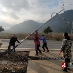 江华小圩壮族乡：安装路灯暖民心 照亮村民“平安路”