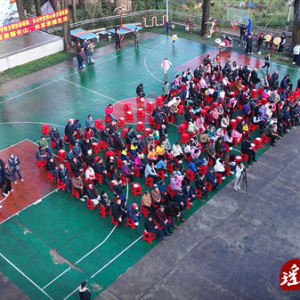 江华大圩镇长山村：村民喜分红 趣味迎新春